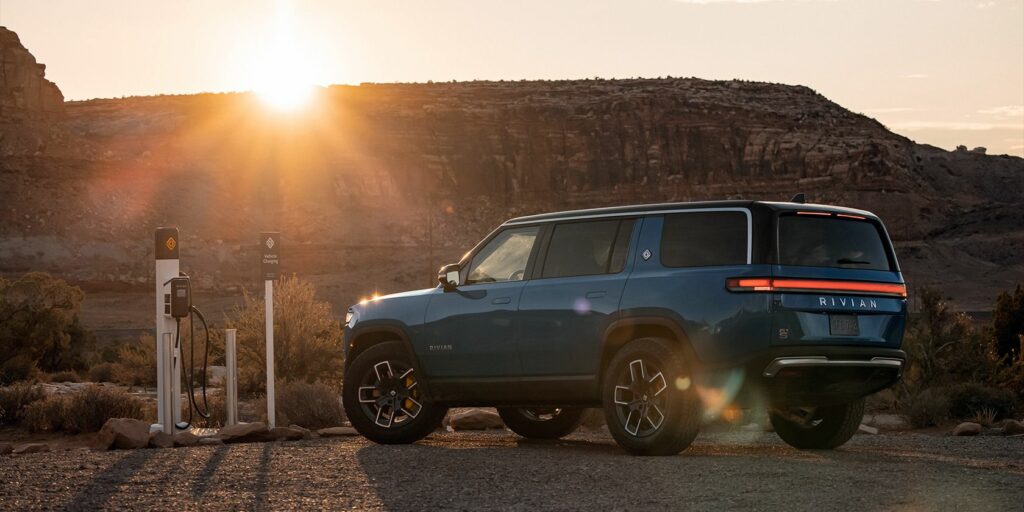 4-reasons-the-rivian-r1s-is-better-than-a-tesla-model-x