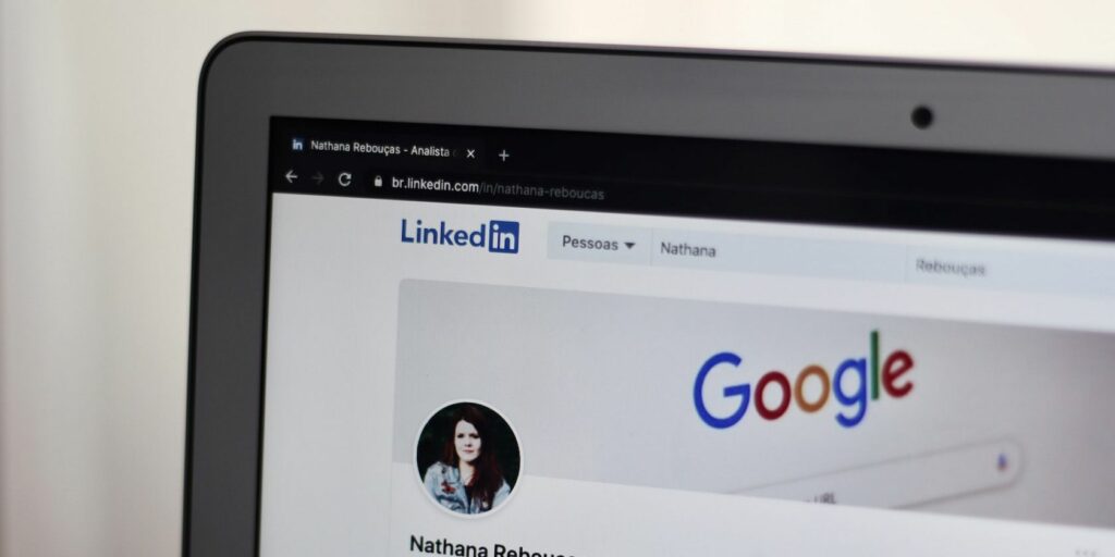 how-to-show-or-hide-your-linkedin-premium-badge