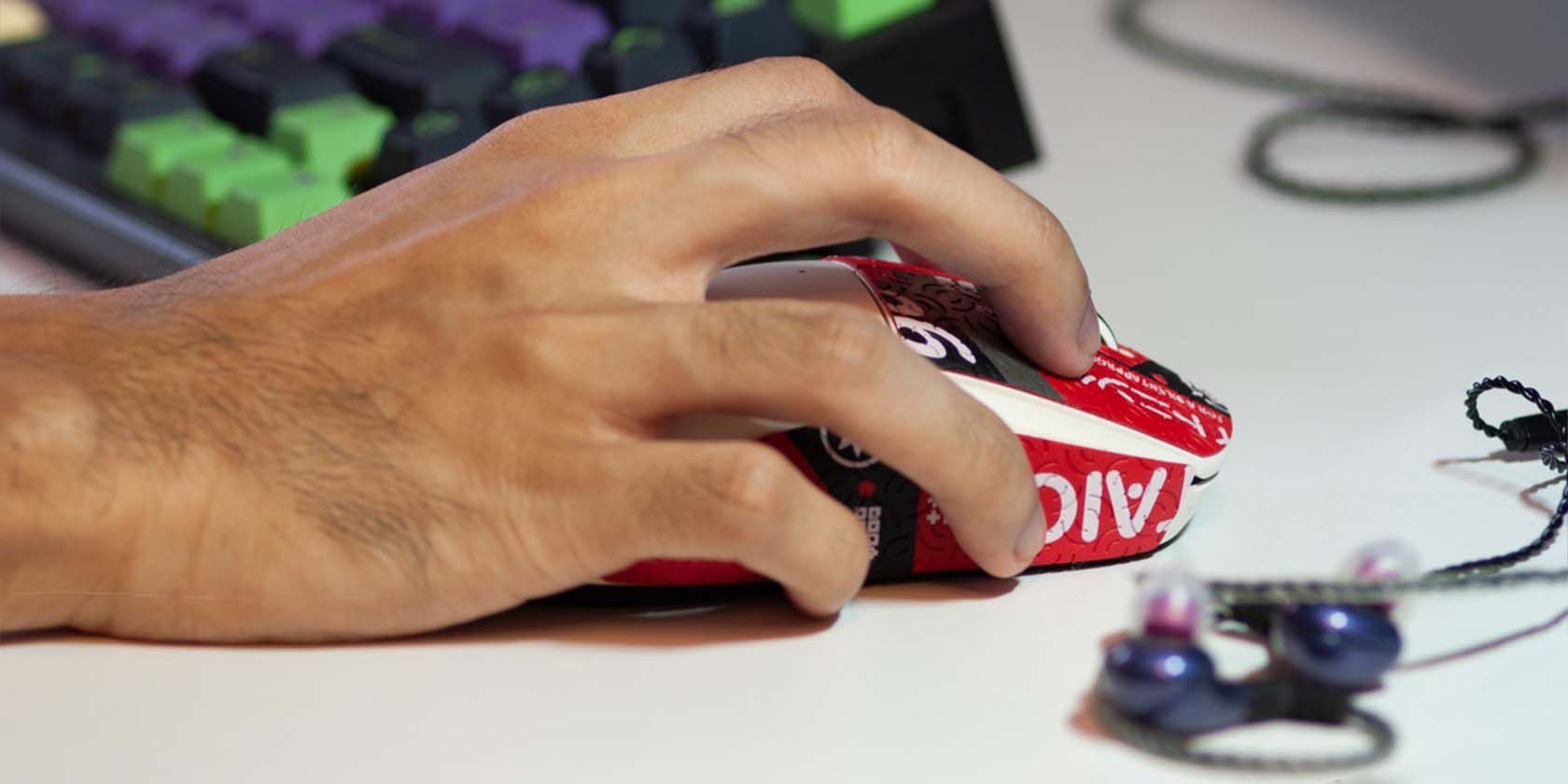 How Should You Hold Your Gaming Mouse? Mouse Grips Explained CESbible