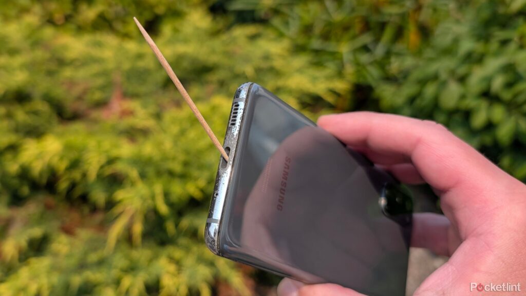 i-broke-my-phone-with-pocket-lint,-leaving-me-with-(expensive)-pocket-junk