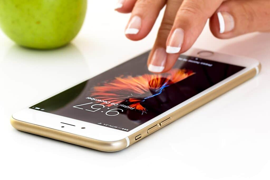 35-states-ban-school-phones-as-parents-face-emergency-access-dilemma