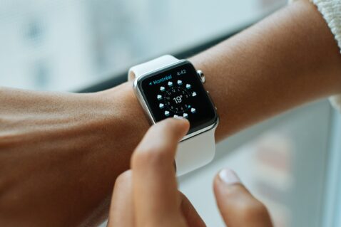 smartwatches-might-be-aging-men-faster-than-cigarettes