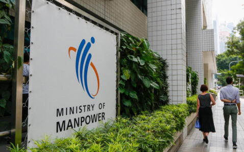 mom:-average-salary-in-singapore-rises-to-s$6434,-marks-highest-six-month-growth-on-record