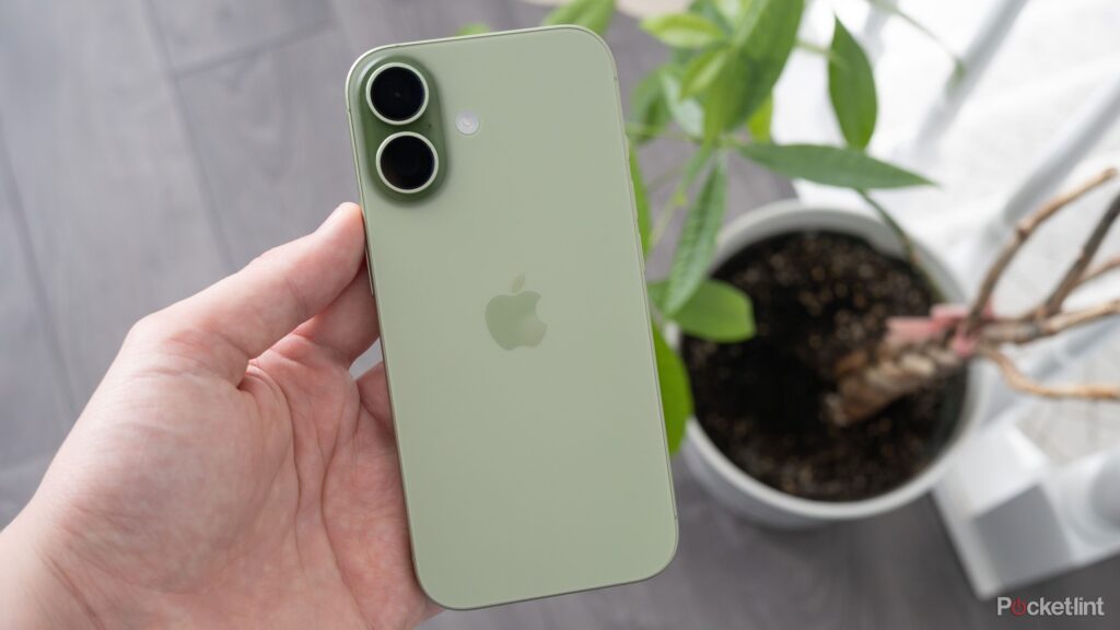 forget-the-iphone-17-pro-and-air,-the-base-iphone-17-is-the-one-i-would-buy-now