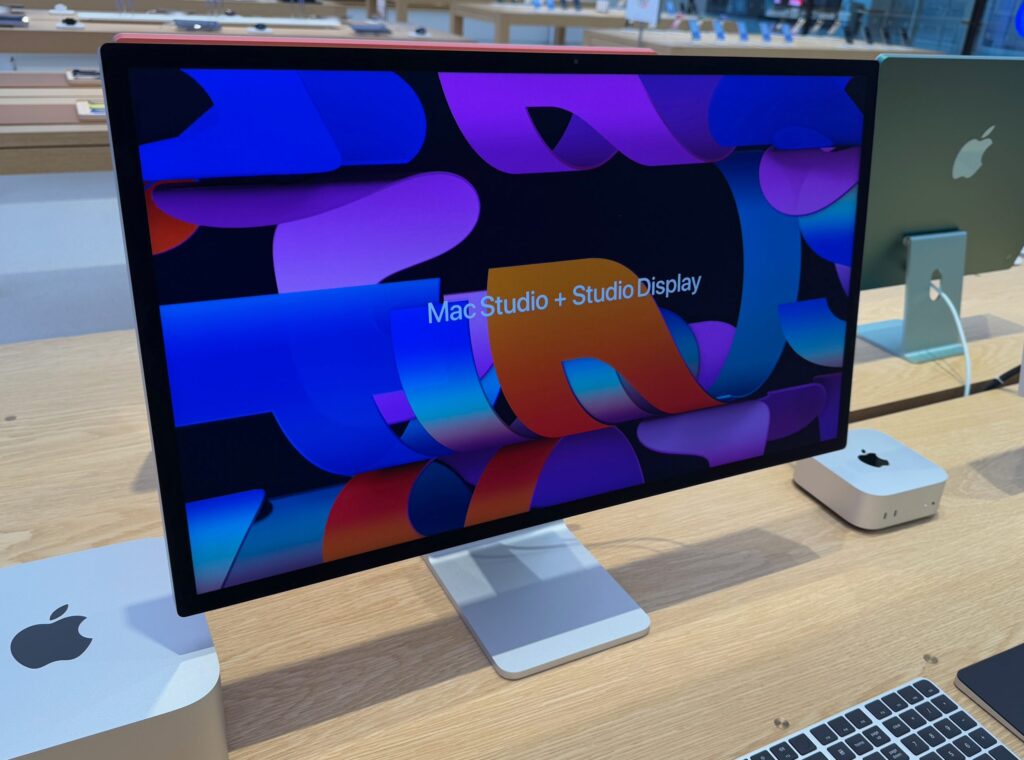 macbook-upgrades-get-incremental-as-apple-preps-next-gen-displays
