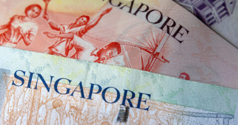 top-10%-salaries-in-s’pore-by-age-and-industry:-from-s$6,225-at-25-to-s$40,530-per-month-at-45