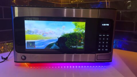 this-microwave-isn’t-heating-leftovers-–-it’s-running-pc-games