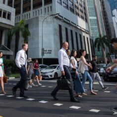 nearly-3-in-5-s’pore-firms-plan-to-stop-hiring-in-2026-as-biz-outlook-weakens:-snef-survey
