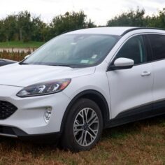 ford-recalls-108,762-escapes-over-hinge-covers-that-could-fly-off-while-driving